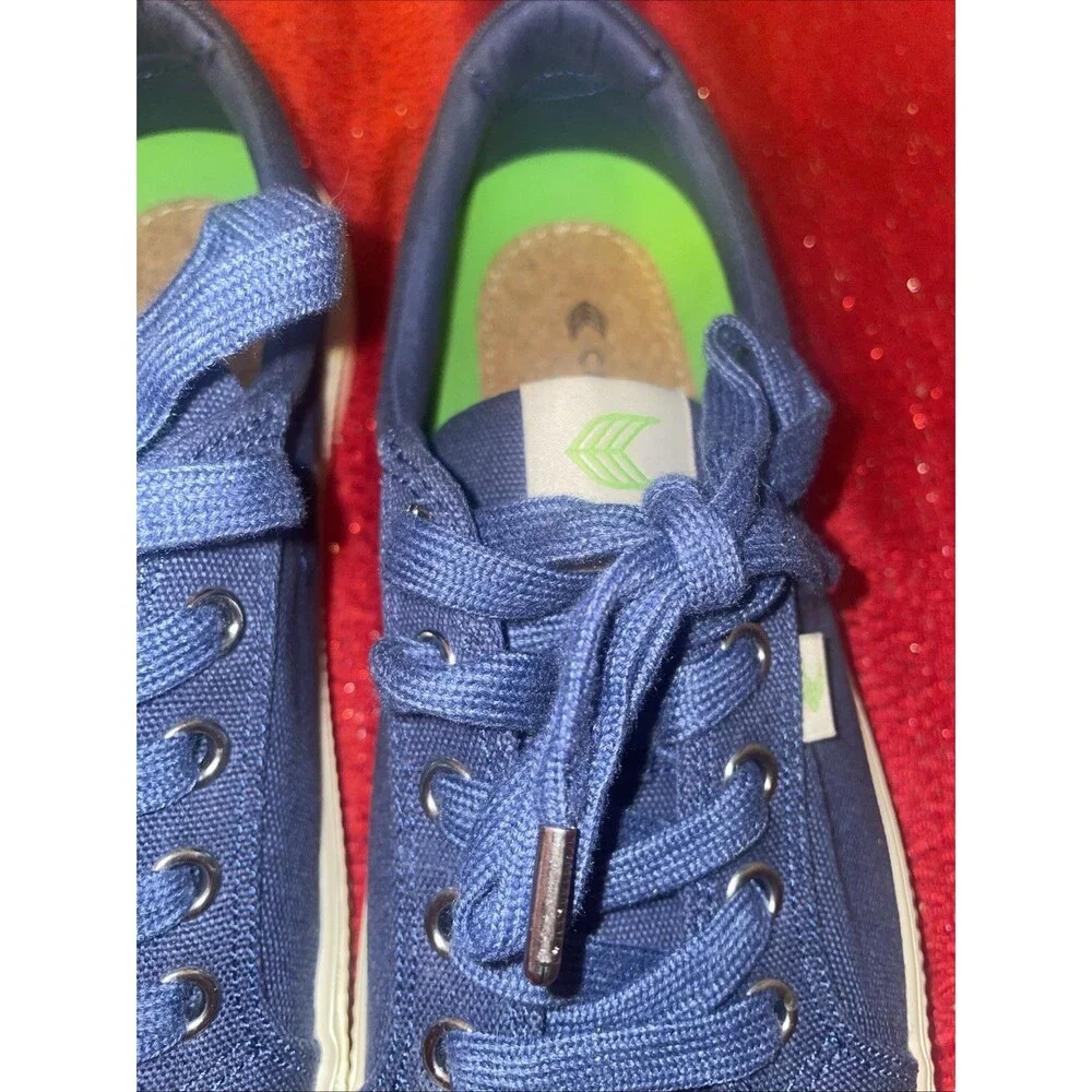 Cariuma Sneaker Size 8 Women 6.5 Men Navy